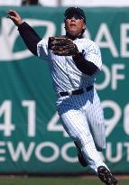 (1)Matsui joins intrasquad game